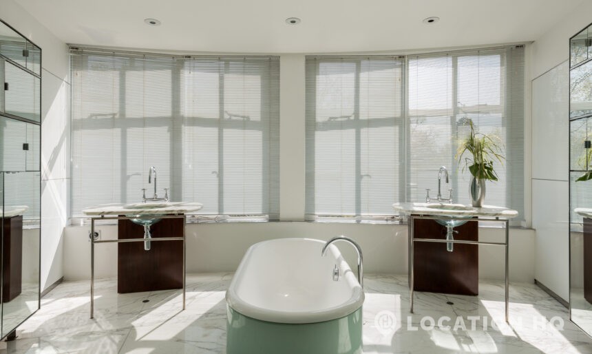 Bathroom bathtub