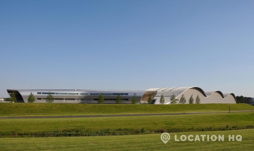 The Ultra Modern Airport image 1