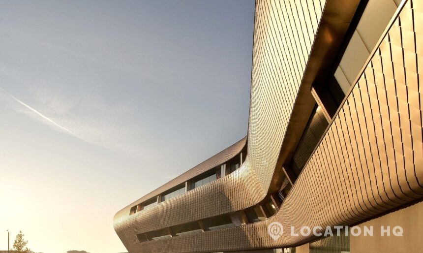 The Ultra Modern Airport image 3
