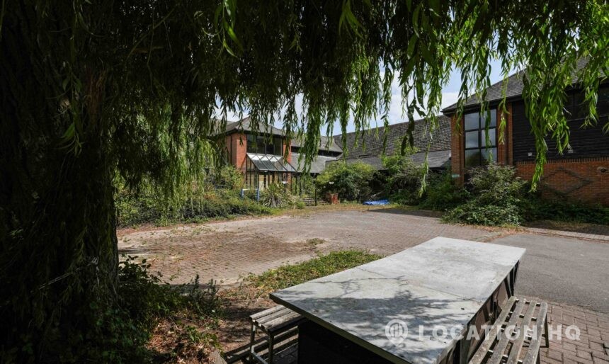 The Vacant Lake Hotel image 3