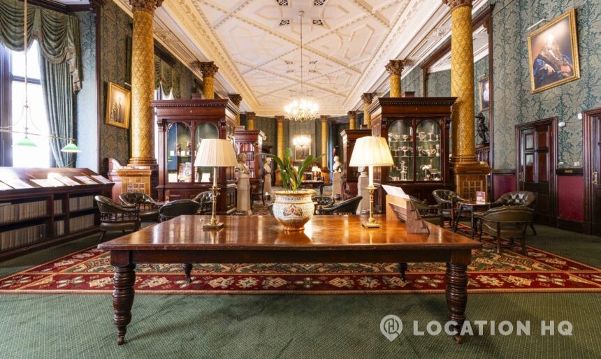 gentleman's club longe smoking room