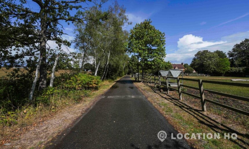 private farm driveway film location