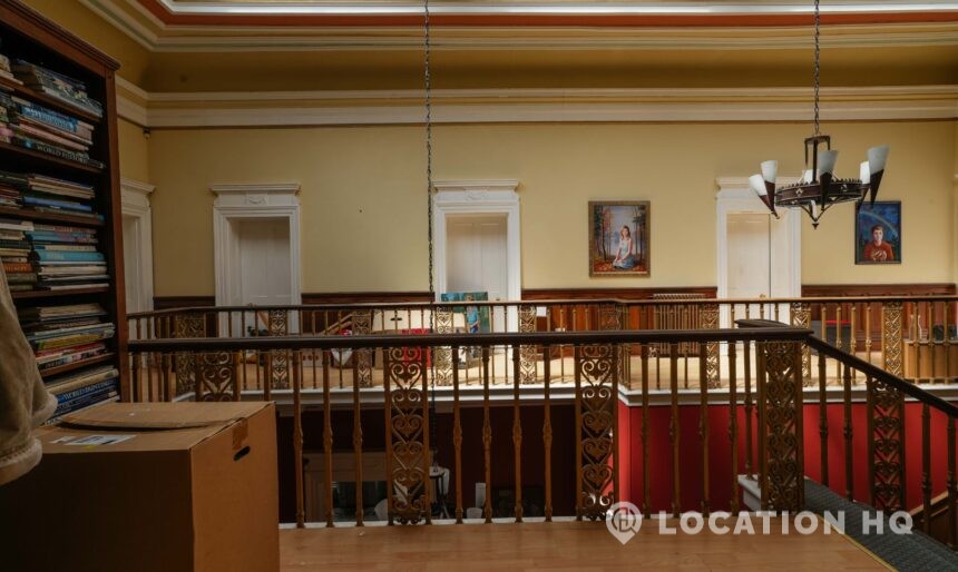 mezzanine Manor House