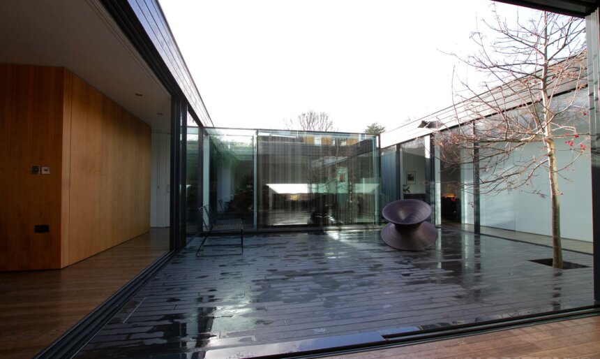 The London Ultra Modern House image 2