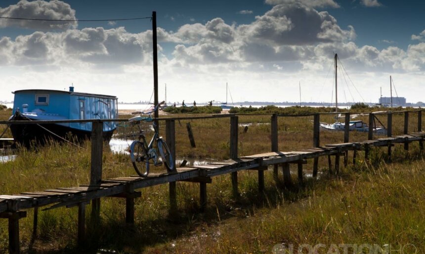 The Houseboat image 2