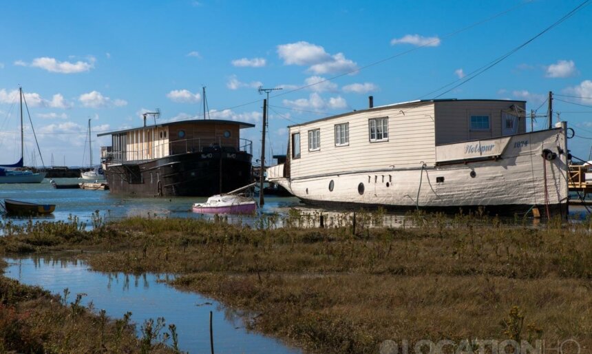 The Houseboat image 1