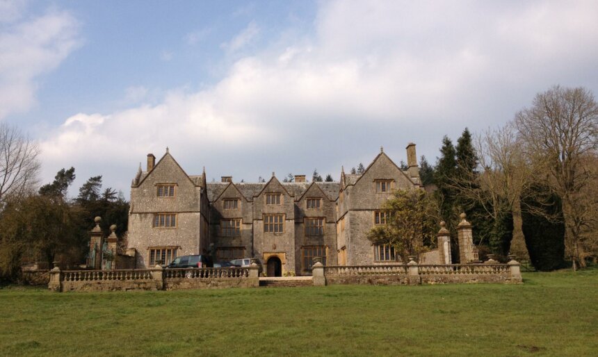 The Elizabethan Manor House image 1
