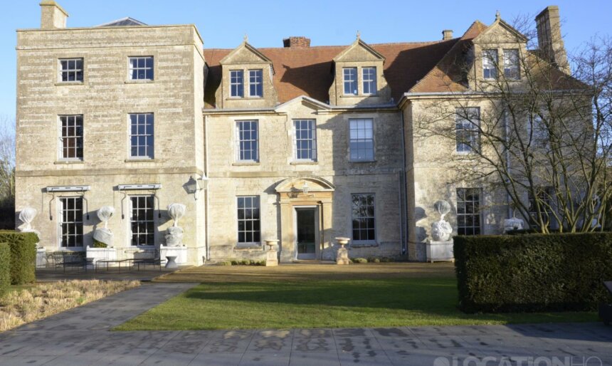 The Country Manor with Swimming Pool image 1