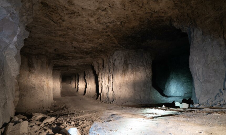 The Huge Underground Mine image 3