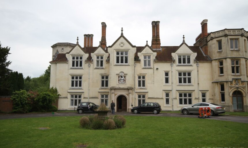 The Vacant Manor House image 3