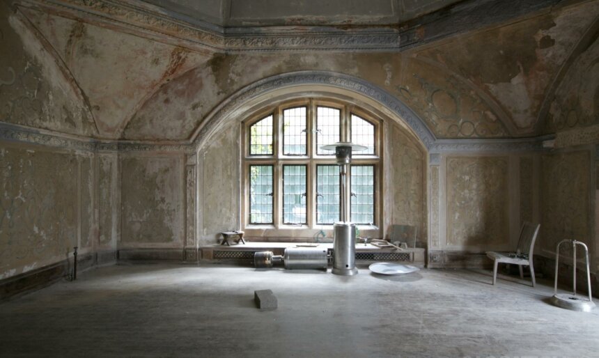 Grand Decayed Manor House image 2