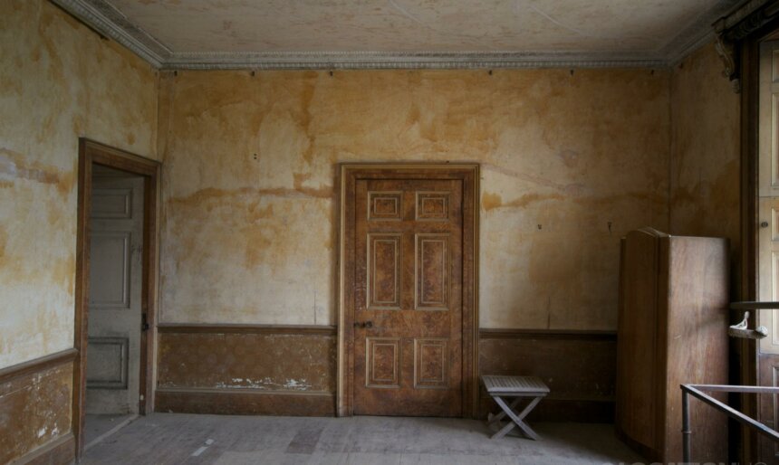 Distressed walls