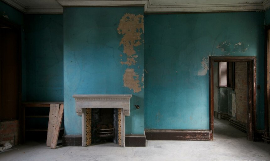 distressed film location
