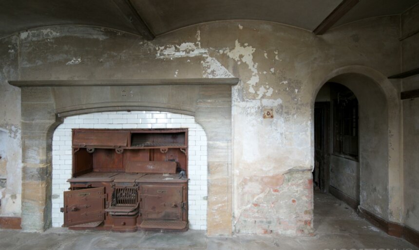 Distressed walls
