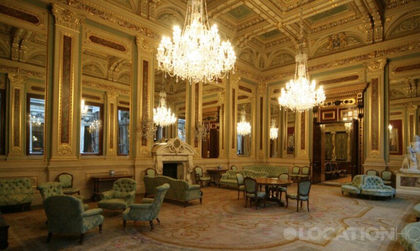 room palace film location chandeliers