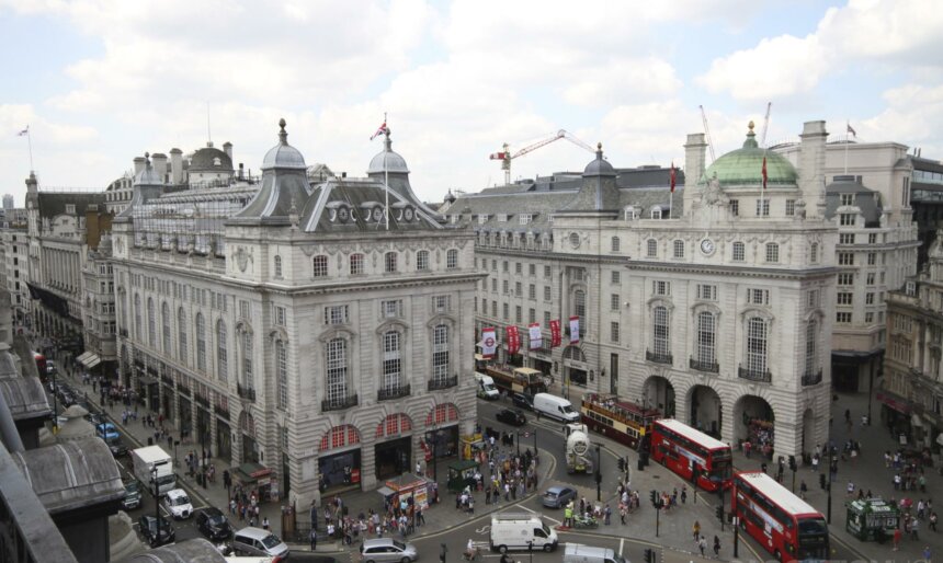 Piccadilly Circus image 3