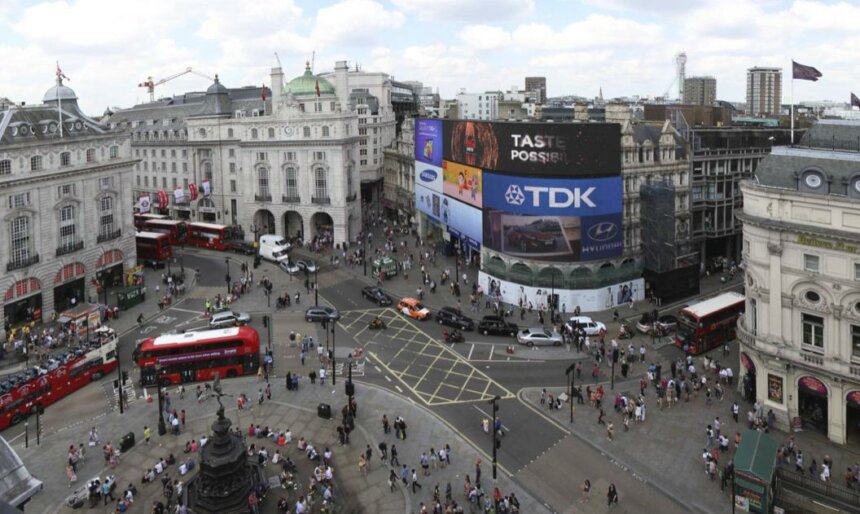 Piccadilly Circus image 1