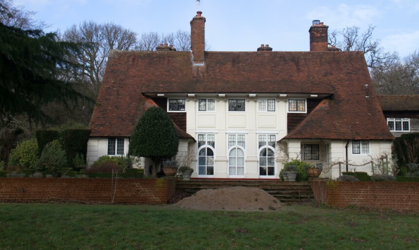 The Country Arts and Crafts House image 1