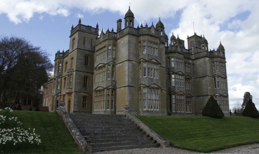 The Elizabethan Mansion image 3