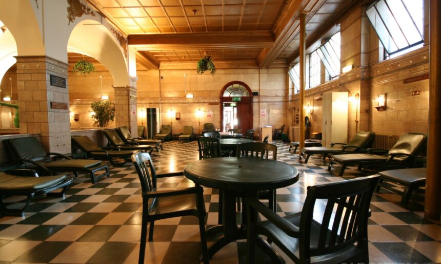 London Spa Baths image 3