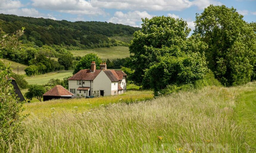 Country Farm house valley