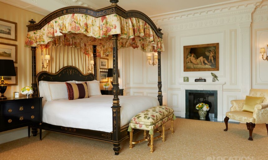 Four poster bed film Location London