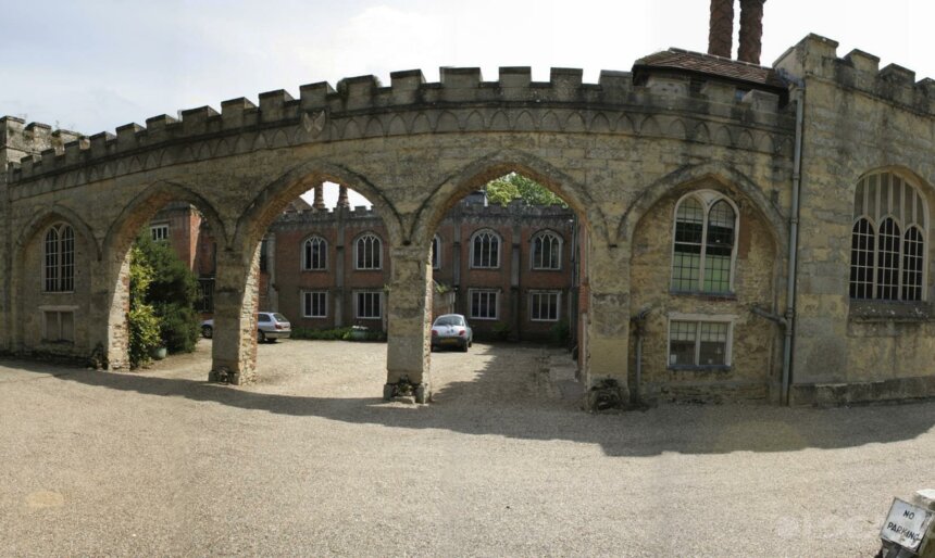 The Stone Tudor Manor House image 3