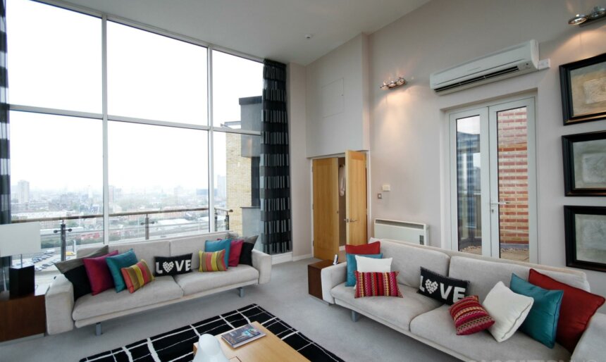 The Penthouse with Spiral Staircase, Roof Terrace & Canary Wharf views image 2