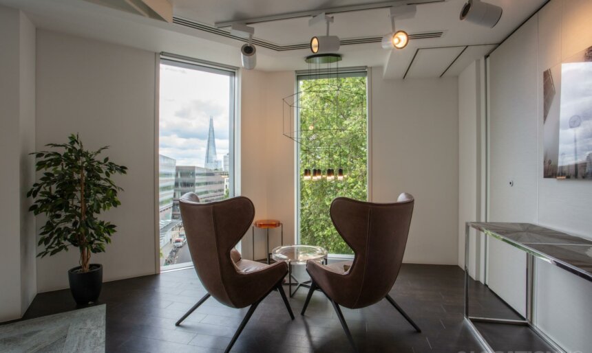 Stylish Modern City of London Office image 2