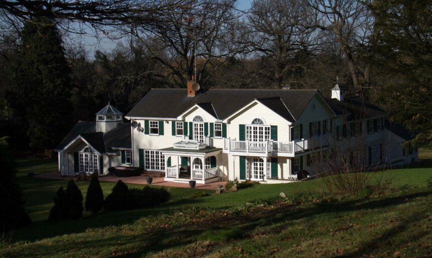 The Weatherboard American Style House