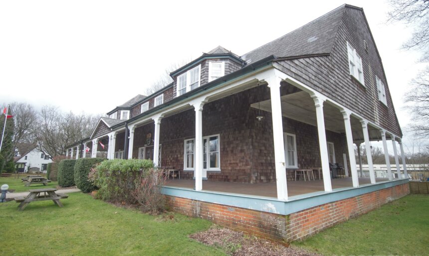 A view of the veranda at the US Style residential lodge