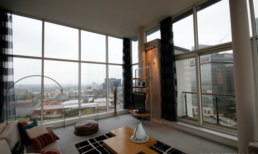 The Penthouse with Spiral Staircase, Roof Terrace & Canary Wharf views