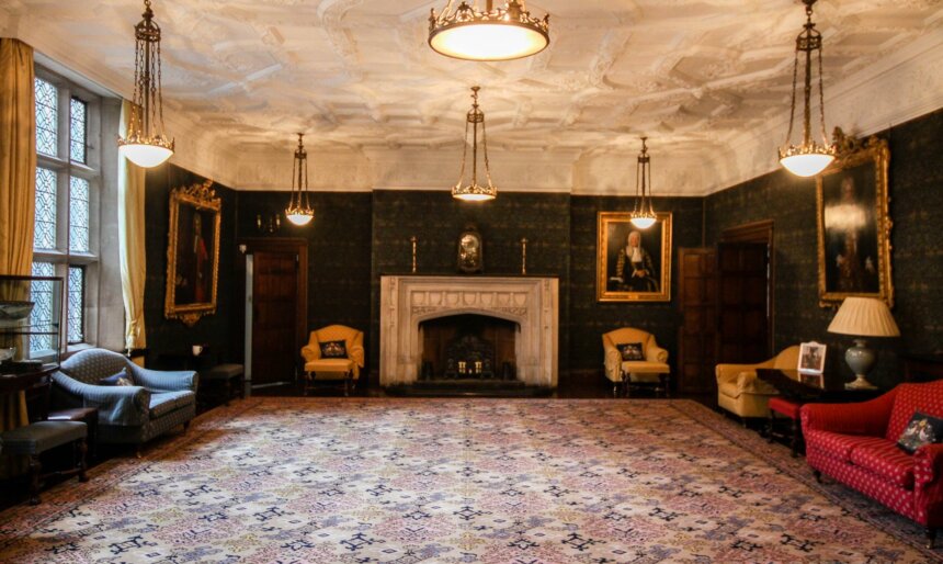 wood panelled living room film location
