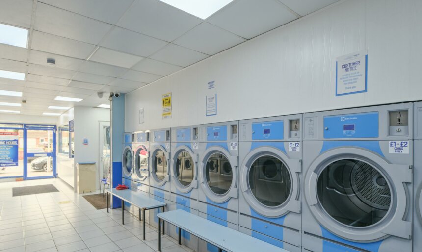 Laundrette and dry cleaners. American style laundromat. image 3