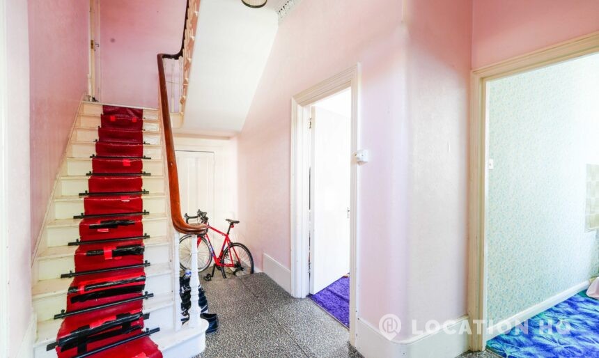 retro house London filming