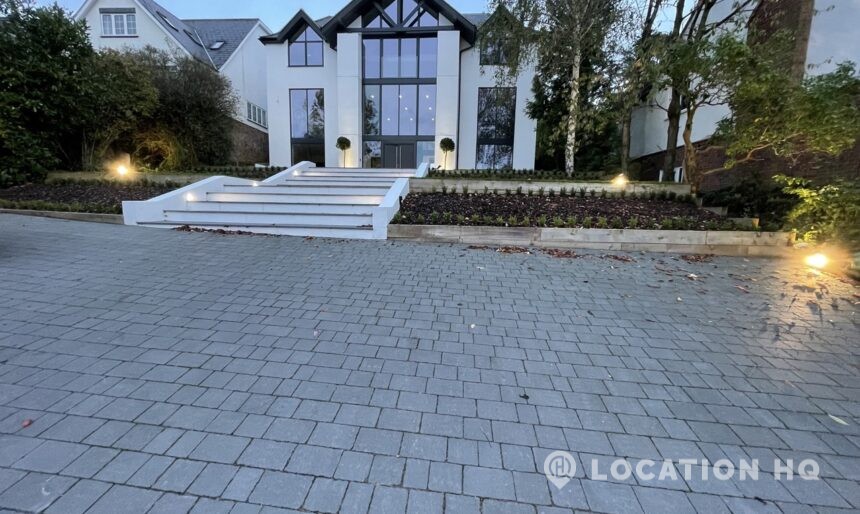 Luxurious Modern House Location Hq