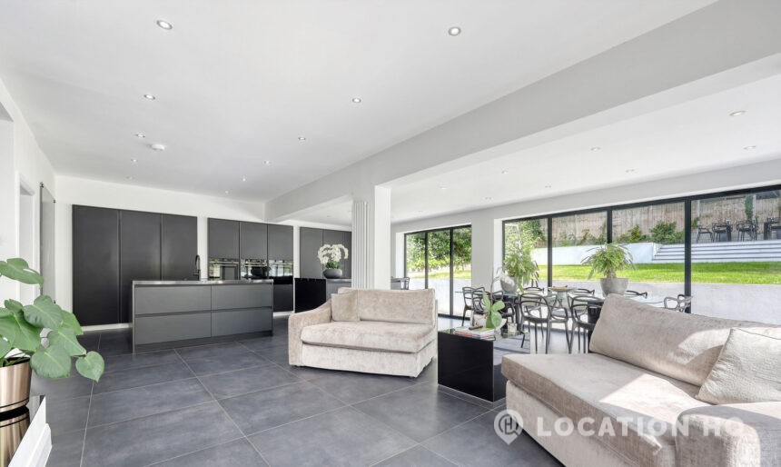 Luxurious Modern House image 3
