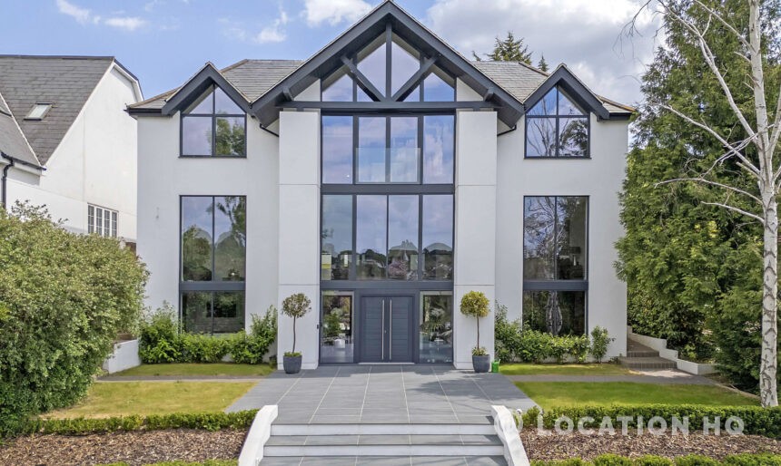 Luxurious Modern House image 2