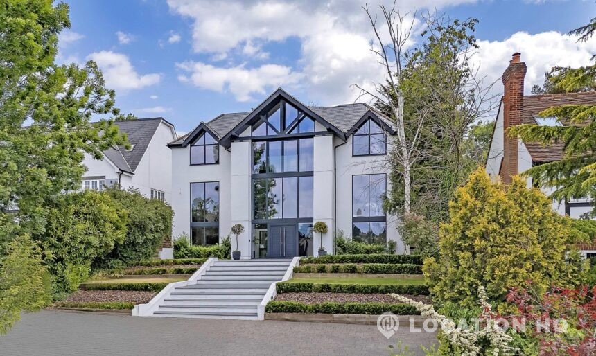 Luxurious Modern House image 1