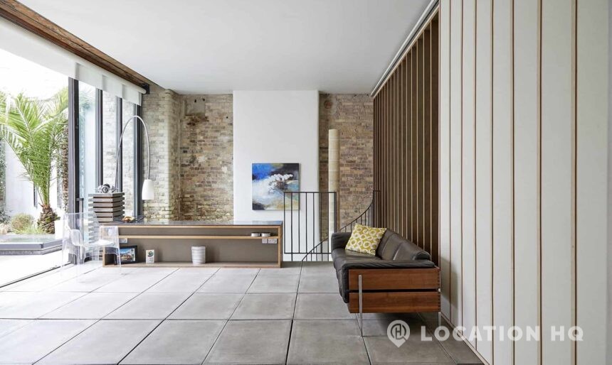 Minimalist London Duplex Apartment image 2