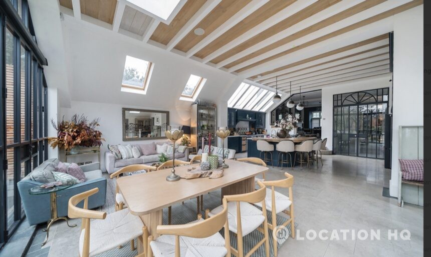 Modern House image 3