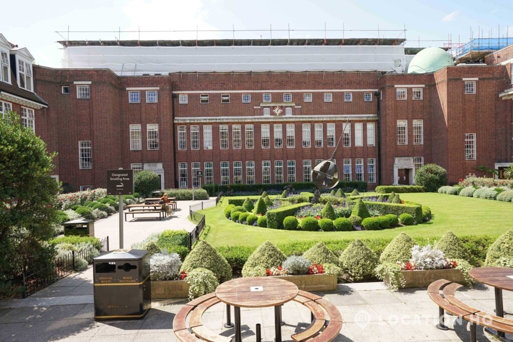The College - Location HQ