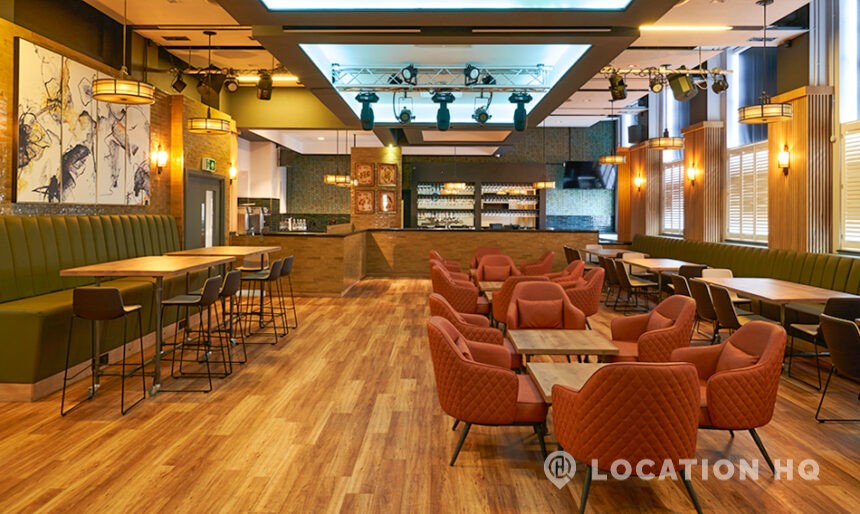 Modern Bar and Restaurant image 3