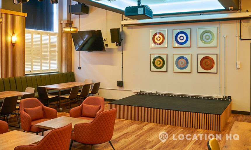 Modern Bar and Restaurant image 2