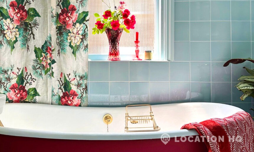 bathtub bathroom
