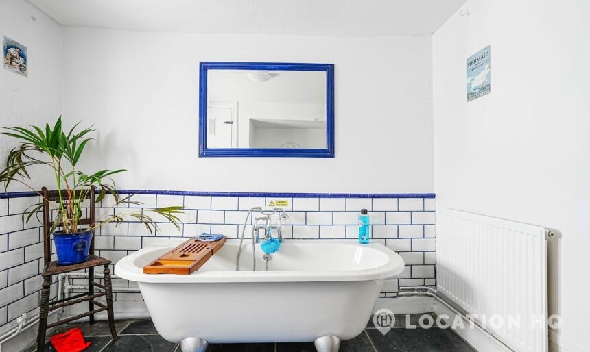 vintage bathroom