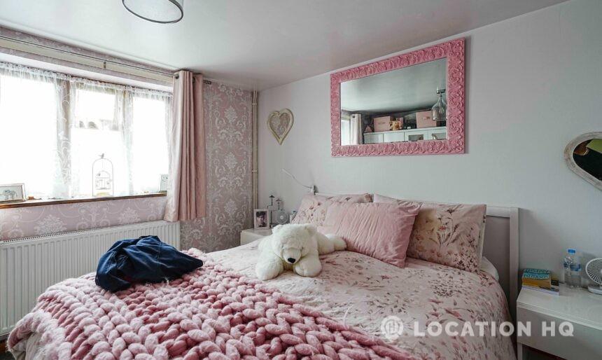 traditional bedroom