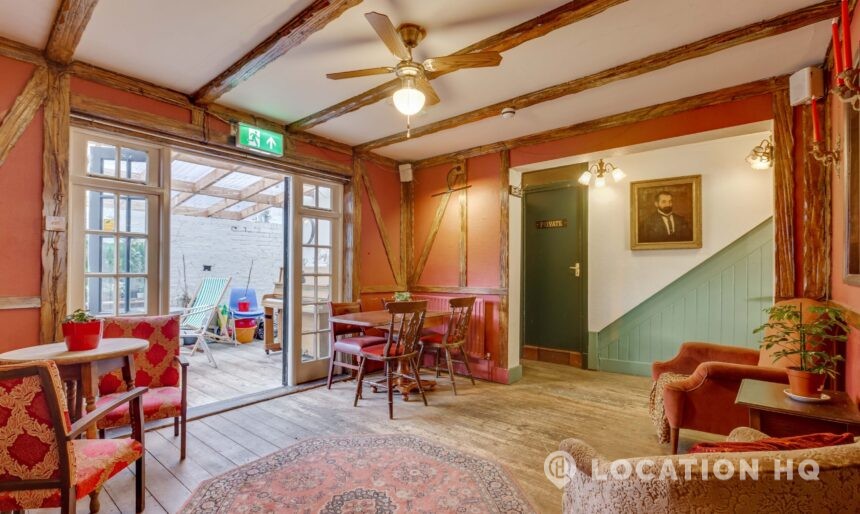 retro bar