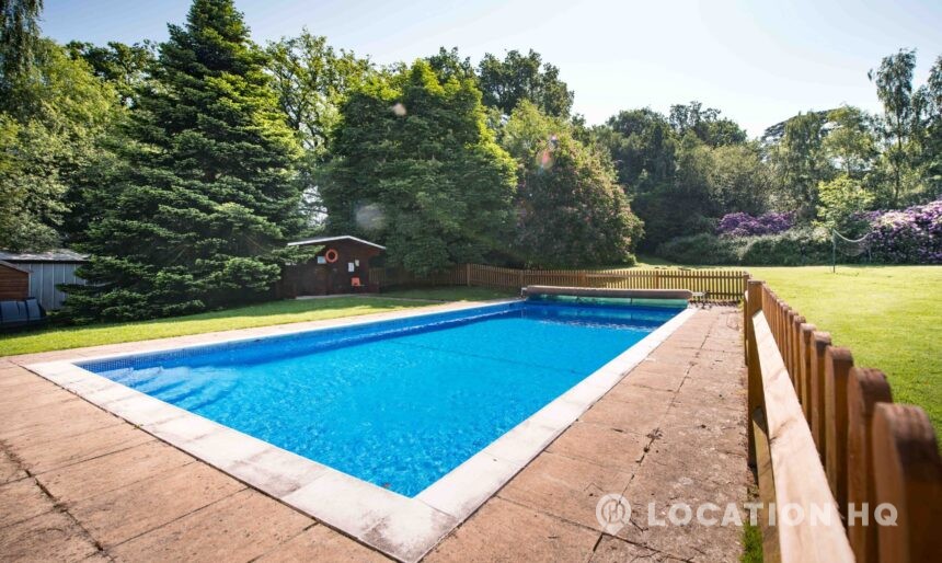 outdoor swimming pool