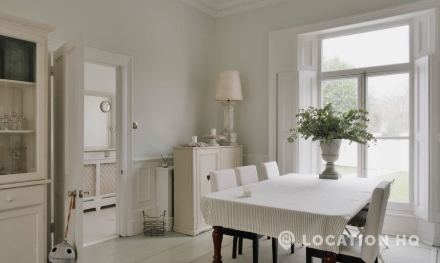 Minimalist house dining room